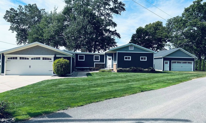 Twin Lake House | Idyllic Getaway at Twin Lake: Pet-Friendly and Family Fun