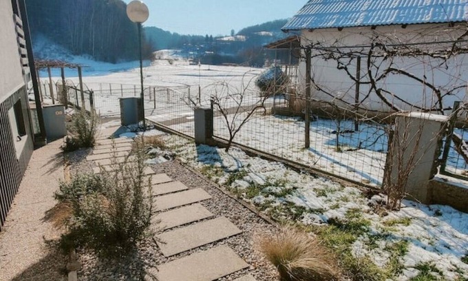 Tisina Apartment | Family-Friendly Stay at Unter dem Hügel Near Nature Trails
