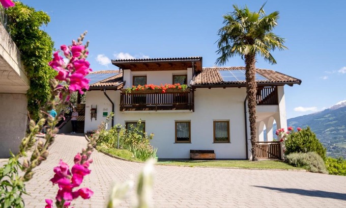 Cermes Apartment | Discover the Comfort of Unterbrunnerhof with Pool & Breakfast