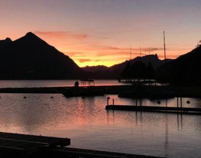 Merligen Apartment | Rooms with Scenic Lake Views for Family Getaways