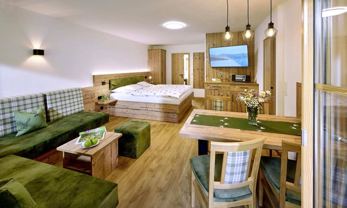 Winkl Apartment | Comfortable Untersberg Retreat with Balcony & Kitchen Access