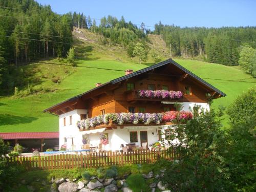 Forstau Apartment | Understeinhof: Guest Rated 9/10 with Pool & Hot Tub