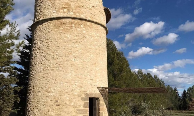 Oppede Apartment | Unique Dovecote Retreat in Luberon with Hot Tub Access