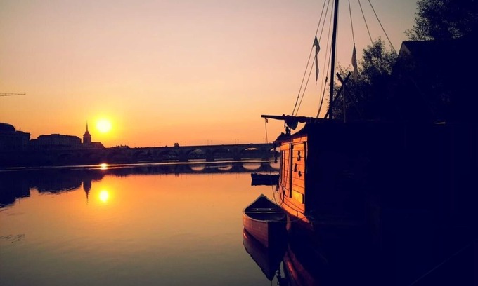 Saumur House | Enchanting Boat Loire Romance: Guest Rated 9.8, Breakfast Included