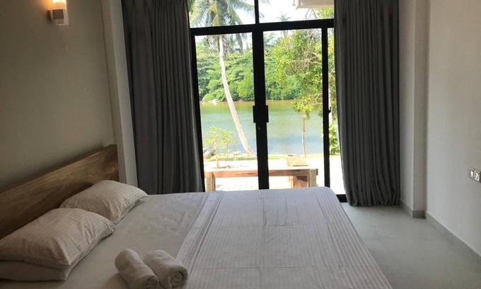 Hikkaduwa Villa | Family-Friendly Villa Overlooking the River for Relaxation