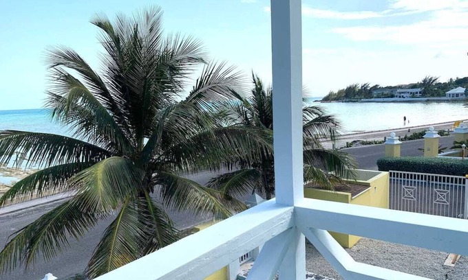 Nassau Villa | Relax at a Seafront Villa: Guest Rated 10/10 & Family-Friendly