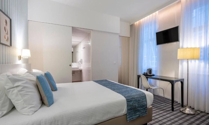 Ostend City Centre Hotel | Unwind by the Coast | 3 Spacious Rooms Near Beach & Historic Landmarks