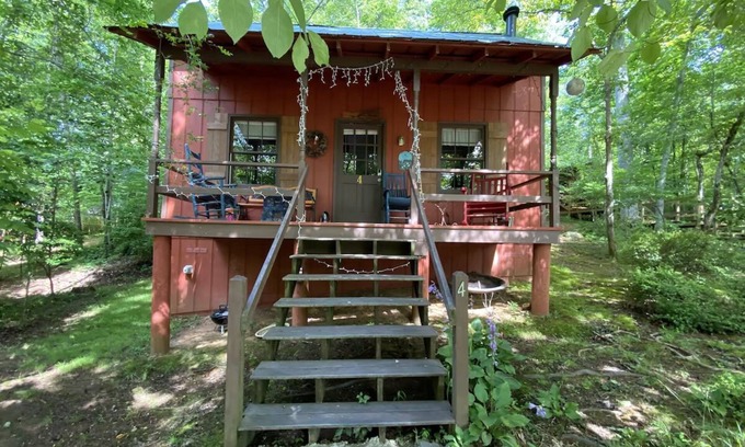 Blairsville Cabin | Relax in a Pet-Friendly Cabin Near Helen and the Trails