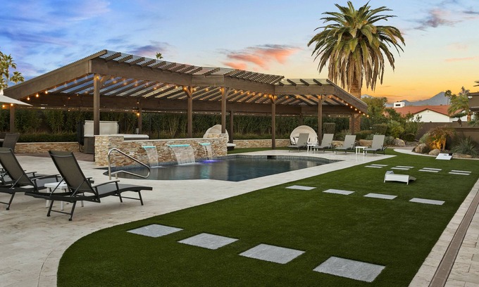 Buenavante House | Experience Outdoor Luxury at NEW Reno RnR - 7 Bedrooms