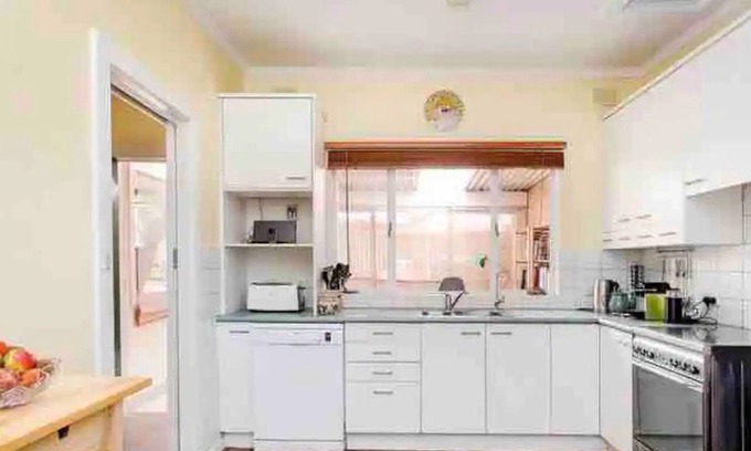 Pasadena Villa | Relax and Connect at Pasadena Group Retreat