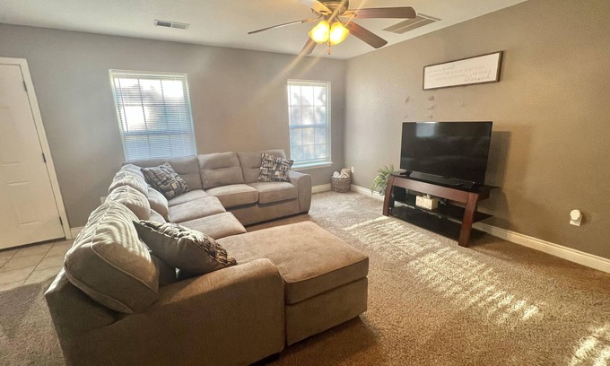 Waynesville House | Relax and Recharge at Your Ideal Cozy Retreat Near FLW