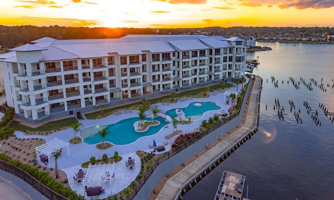 Montgomery Apartment | Unwind & Sail away at our Stylish Marina Home