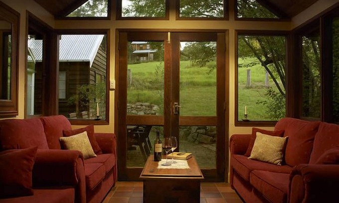 Kangaroo Valley Cottage | Relax at StellaAnn: Eccentric Charm & Family-Friendly Amenities