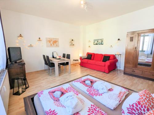 Sebnitz Apartment | UO Urlaubsmagie: Bright Retreat with Sauna & Hot Tub