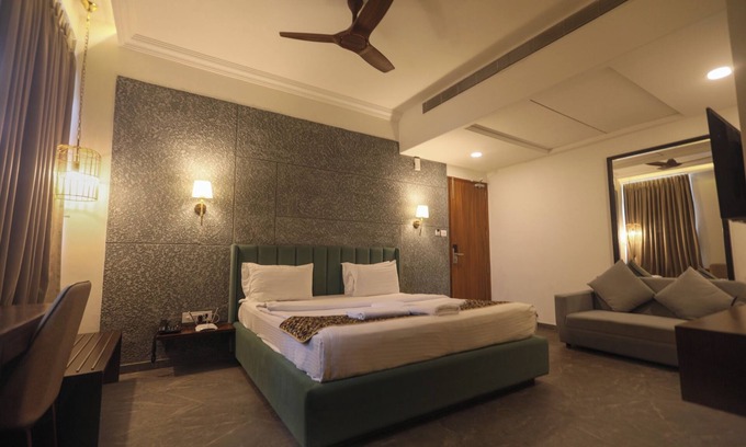 Amravati Hotel | Cozy Up And Above: Breakfast Included & Family Friendly