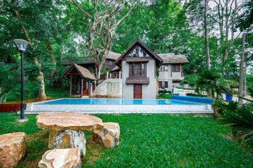 Mae Rim Villa | Inviting Up Hill Villa Mae Rim with Oceanfront Pool Access