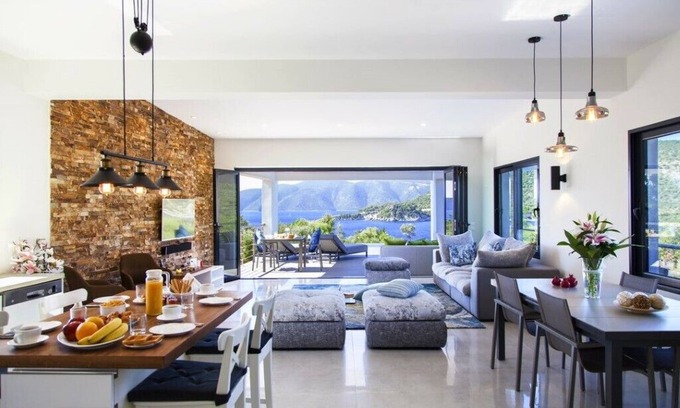 Evgiros Villa | Spacious Villa for Up to 18 Guests with Ocean View