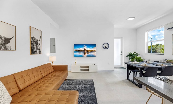 Allapattah House | Modern House for 12 Guests Near Wynwood with Pool & Spa