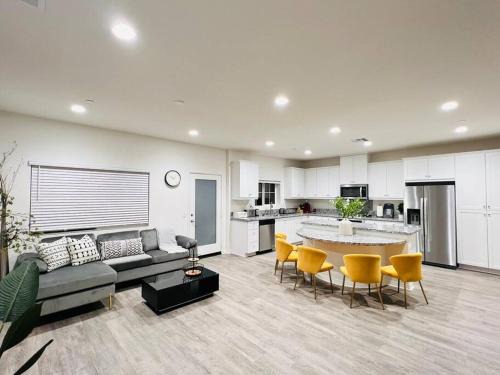 Fontana Apartment | Ideal Extended Stay with Pet-Friendly Amenities & 4-Star Comfort
