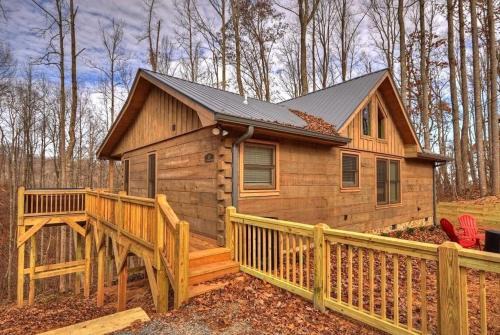 Blue Ridge House | Exceptional Getaway at Up, Up and Away - Pet Friendly Bliss