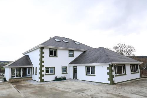 Letterkenny House | Family-Friendly Up Yonder House - Rated 10/10 Stay