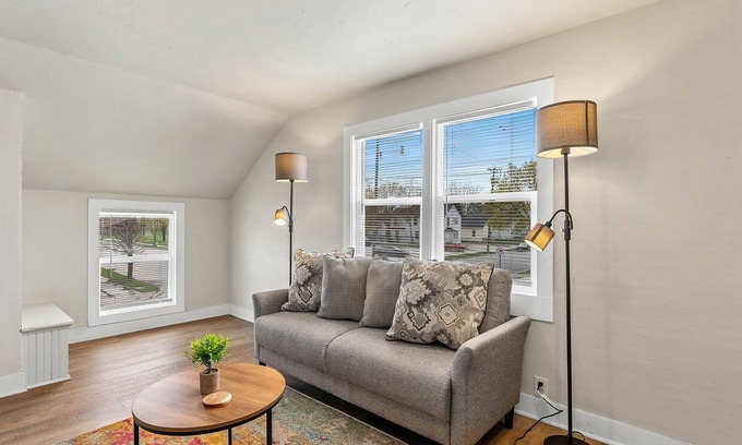 Manitowoc Apartment | Trendy Upper Apt - Steps from Maritime Museum Manitowoc