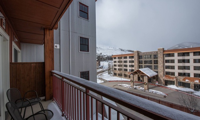 Crested Butte Condo | Inviting 1 Bedroom Condo in Mountaineer Square with Spa