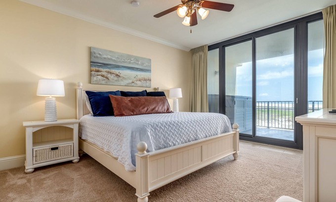 Dauphin Island Condo | Beachfront Condo with Pool & Spa - Holiday Isle 302