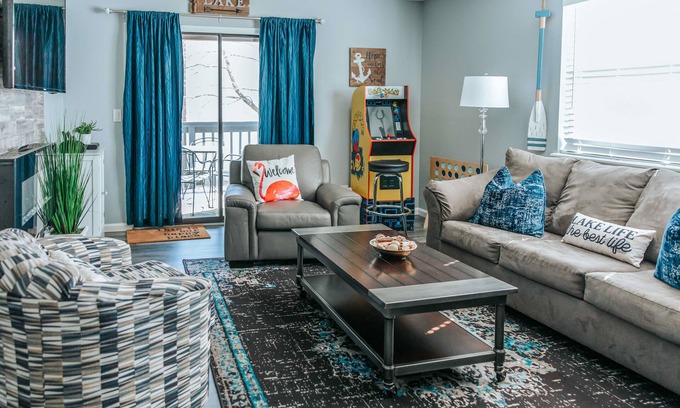 Table Rock Condo | Guest Rated: 10/10 Branson Condo with Pools & Golf Course