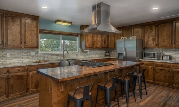 Arnold Cabin | Spacious Cabin with Game Room & Dog-Friendly Amenities