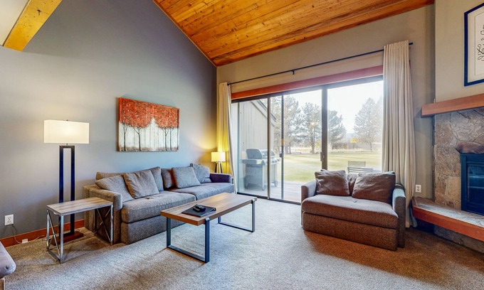 Black Butte Ranch Condo | Premier Central Oregon Condo with Pool & Full Kitchen