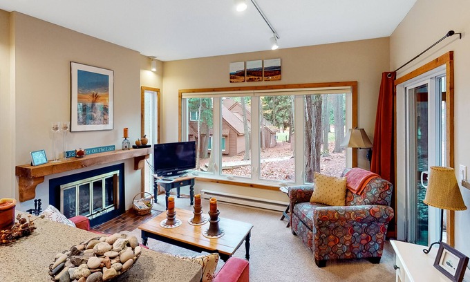 Maple City Condo | Inviting Condo Retreat by Lake Michigan with Cozy Amenities