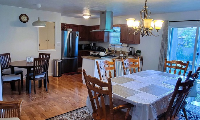 South Bend House | Immaculate 5BR House Near Notre Dame - Guest Rated 10/10