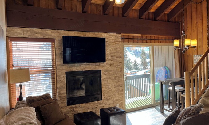 Brian Head Condo | Modern Condo with 1GB WiFi, Fireplace and Scenic Views
