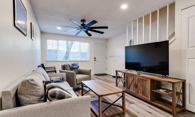 Friendly Apartment | Top-Rated Updated Condo Near UO & Autzen Stadium