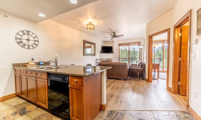 The Highlands Condo | Modern Condo in Breckenridge with Slope Views & Spa