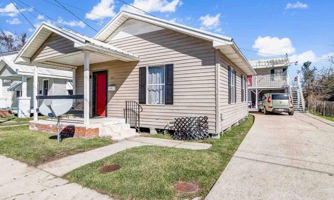 New Iberia Villa | Pet-Friendly Updated Cottage: Your Home Away From Home