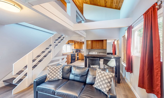 Port Orford House | Dog-Friendly Retreat with Ocean Views - Steps to the Beach