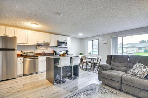 Evergreen House | Inviting Duplex Home in Quiet Vancouver Neighborhood