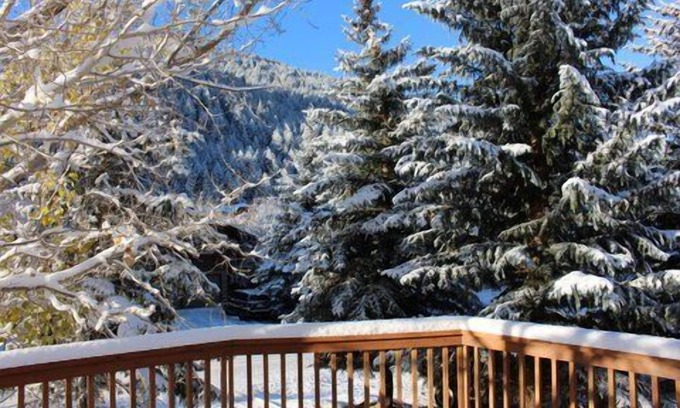 Eagle-Vail House | Stylish Eagle-Vail Duplex with Hot Tub & Sauna for 10