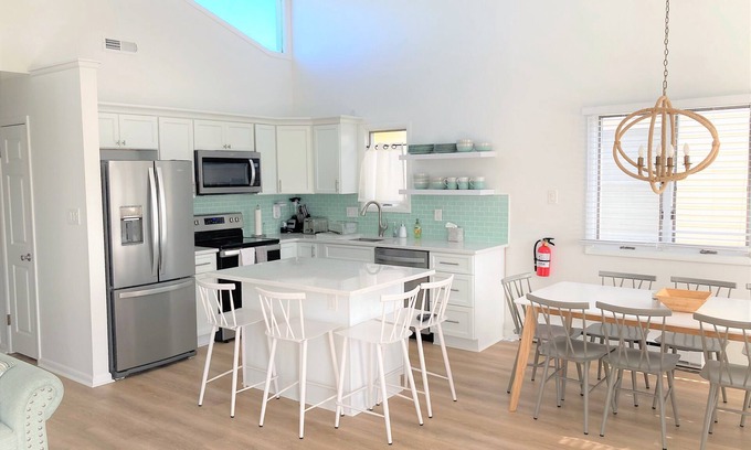 Gold Coast Condo | Family-Friendly Beach House with Ocean View & Pool