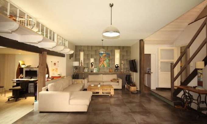 Eymet House | Inviting Farmhouse Retreat Steps from Village Amenities