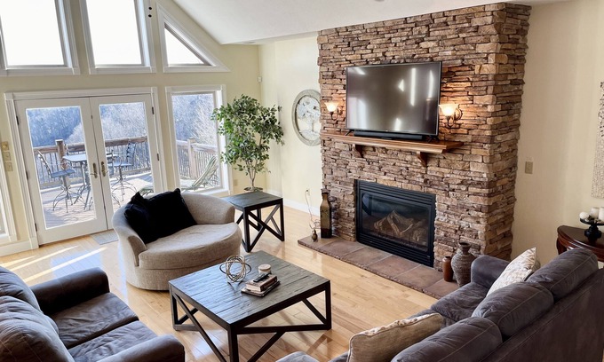 Albany House | Experience Breathtaking Lake Views: Spacious 7-BR Retreat