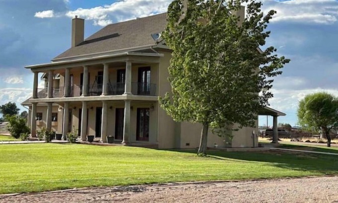 Kanosh House | Updated Guest Suite in Southern Mansion-Style Home