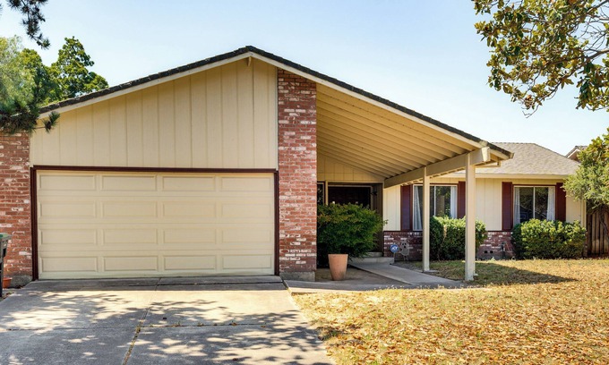 Stockton House | Updated Home in Suburbs - 10 Mi to Dtwn Stockton!