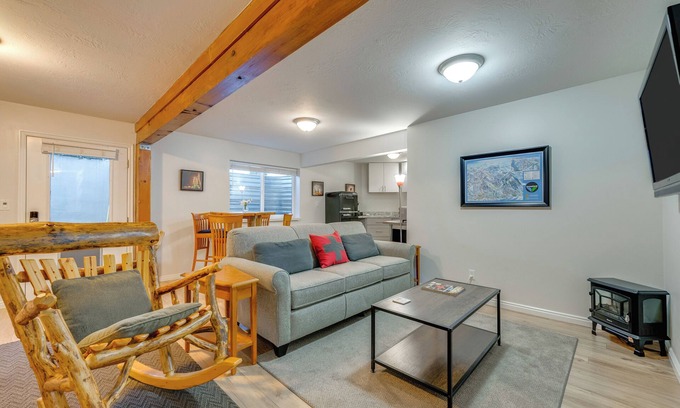 Sandy Apartment | Modern Retreat with Mountain Views: 9.8/10 Guest Rated