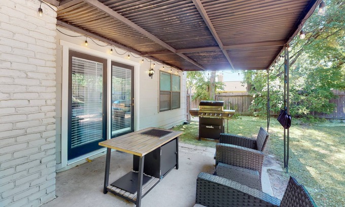 Coronado Hills House | Updated house in Austin with a large yard and game room