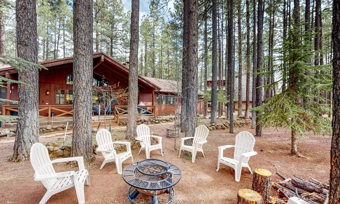 Pinetop House | Indulgent Cabin with Golf Course Views & Private Hot Tub