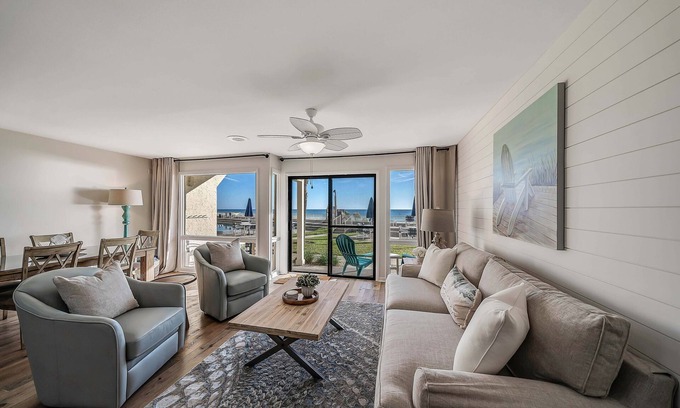 Fort Bay Condo | Beachfront Retreat on Quiet West End with Pool & Spa