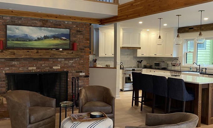 Stratton Mountain House | Elegant Home with Hot Tub, Sauna & Mountain Views